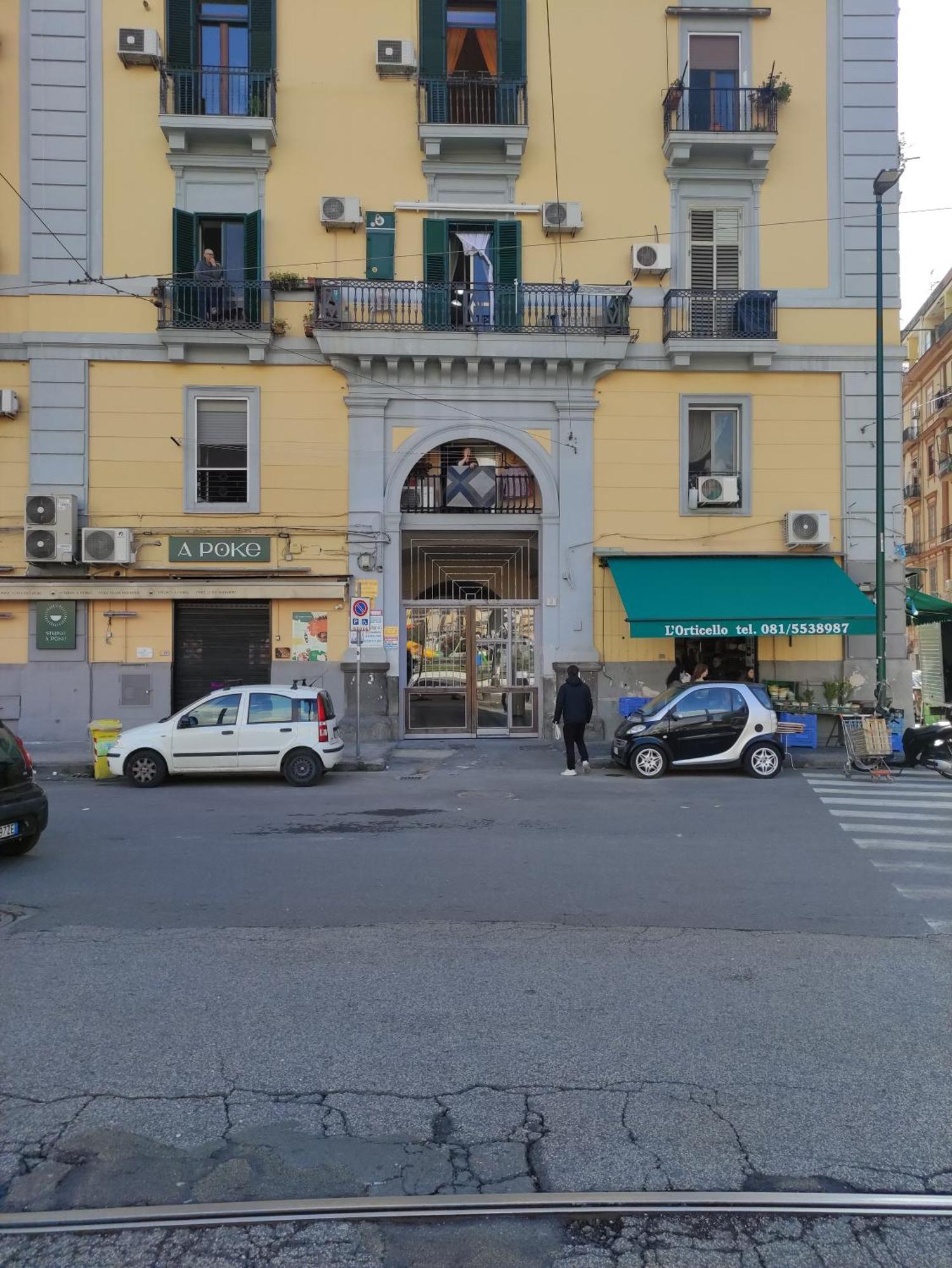 Na' Stanza In Piazza * Napoli